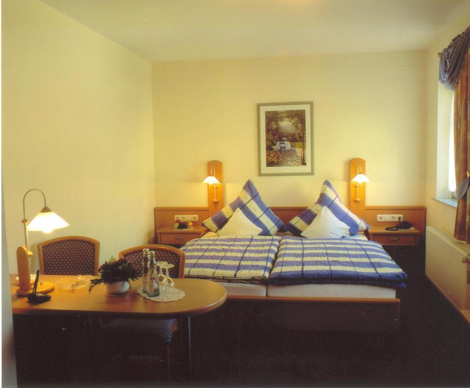 Hotel Zur Krone Birresborn Room photo